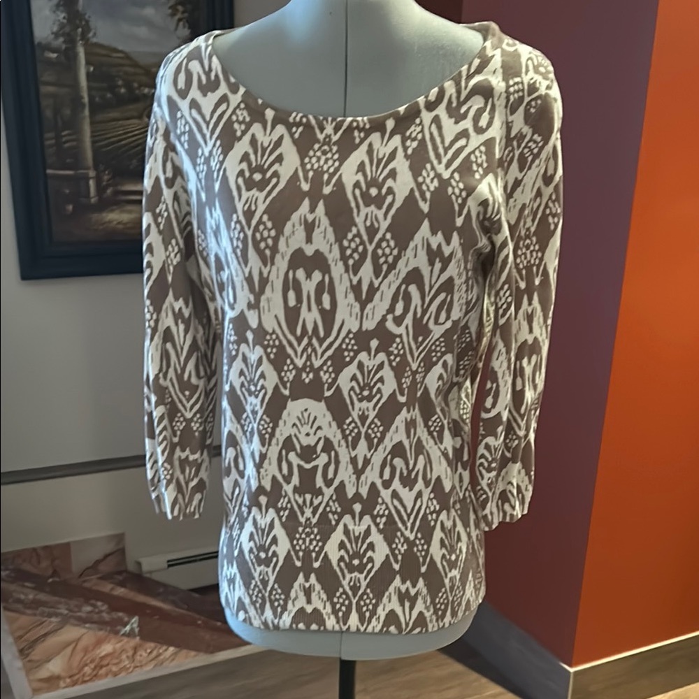 Women's Beige and White Patterned Top